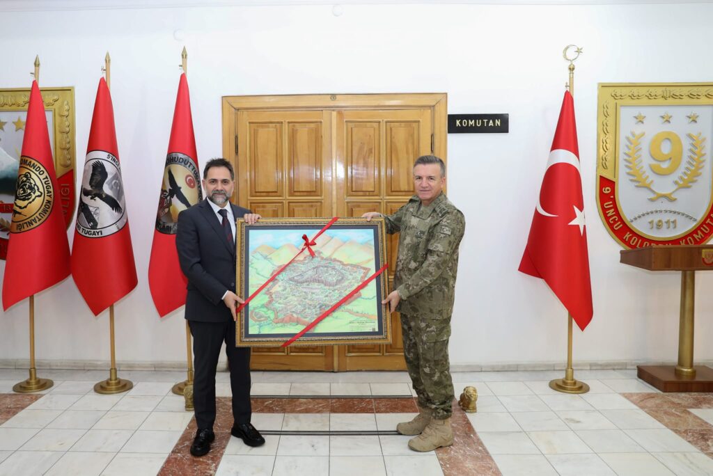 Dokuzuncu Kolordu Komutanlığı görevine atanan Tümgeneral Sayın Tuncay Altuğ’a hayırlı olsun ziyaretinde bulunduk.