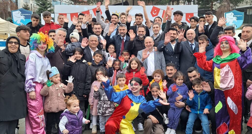 AK Parti Erzurum İl Gençlik Kolları Başkanlığımız Tarafından 23 Nisan Ulusal Egemenlik ve Çocuk Bayramı vesilesiyle düzenlenen “Umudu Boyuyoruz Etkinliği”ne AK Parti Erzurum İl Başkanımız Sayın Av. İbrahim Küçükoğlu ile katıldık.