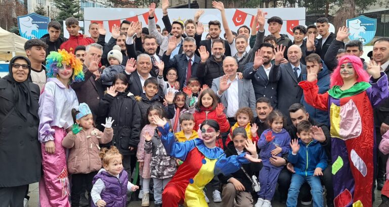 AK Parti Erzurum İl Gençlik Kolları Başkanlığımız Tarafından 23 Nisan Ulusal Egemenlik ve Çocuk Bayramı vesilesiyle düzenlenen “Umudu Boyuyoruz Etkinliği”ne AK Parti Erzurum İl Başkanımız Sayın Av. İbrahim Küçükoğlu ile katıldık.