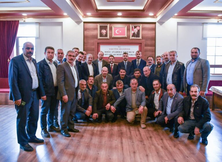Yakutiye Belediyesi olarak düzenlediğimiz toplantıyla ilçemize bağlı köylerimizin Muhtarlarıyla bir araya geldik.