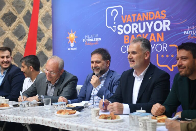“Vatandaş Soruyor Başkan Cevaplıyor” programı kapsamında bugün Şükrüpaşa Mahallemizdeki hemşerilerimiz ile Nasip Caddesi’nde buluştuk. 
