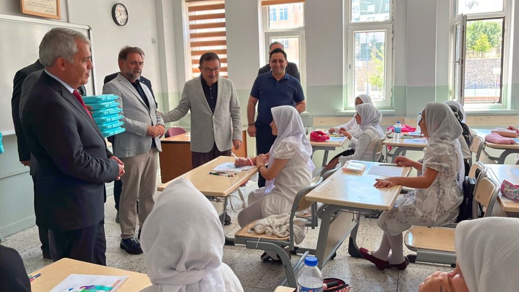 TÜGVA Yaz Okullarındaki eğitim ve etkinliklere katılan öğrencilerimizle bir araya geldik.